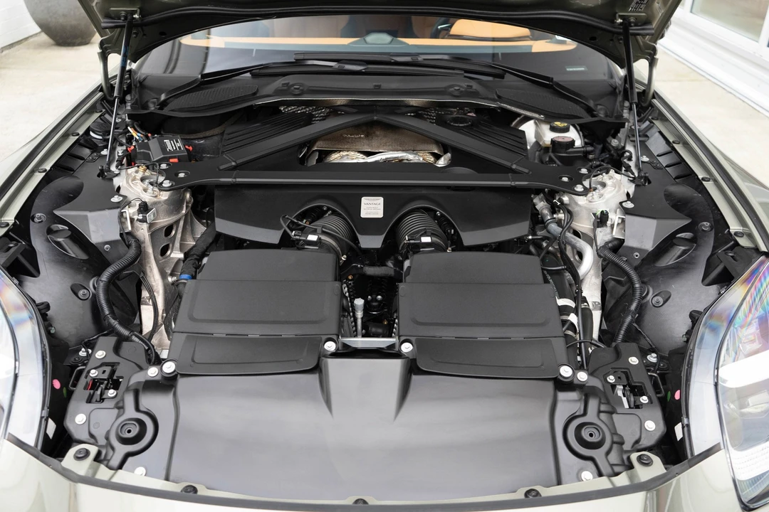 2025 Aston Martin Vantage - Image 27 of 31