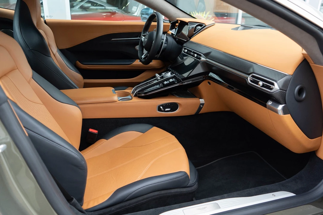 2025 Aston Martin Vantage - Image 23 of 31