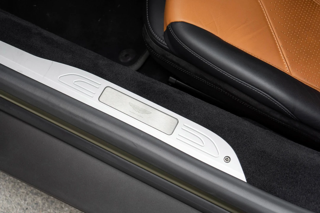 2025 Aston Martin Vantage - Image 15 of 31