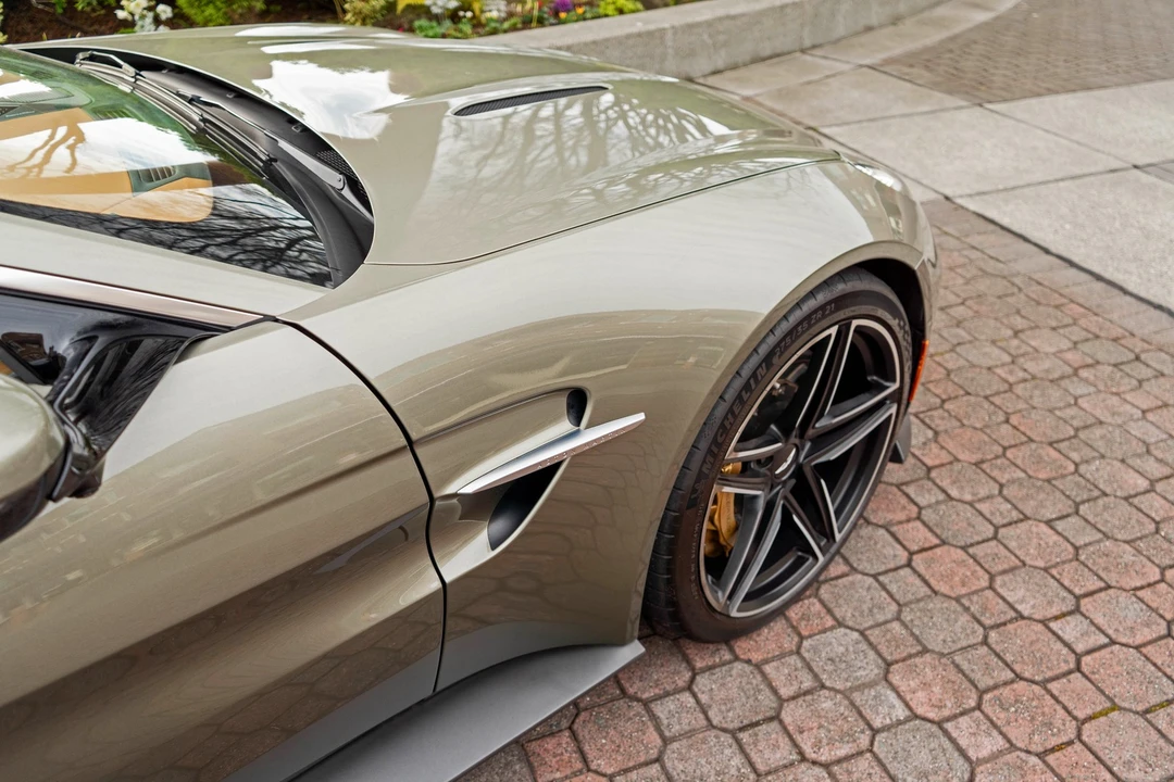 2025 Aston Martin V8 Vantage (2019+) - Image 7 of 31