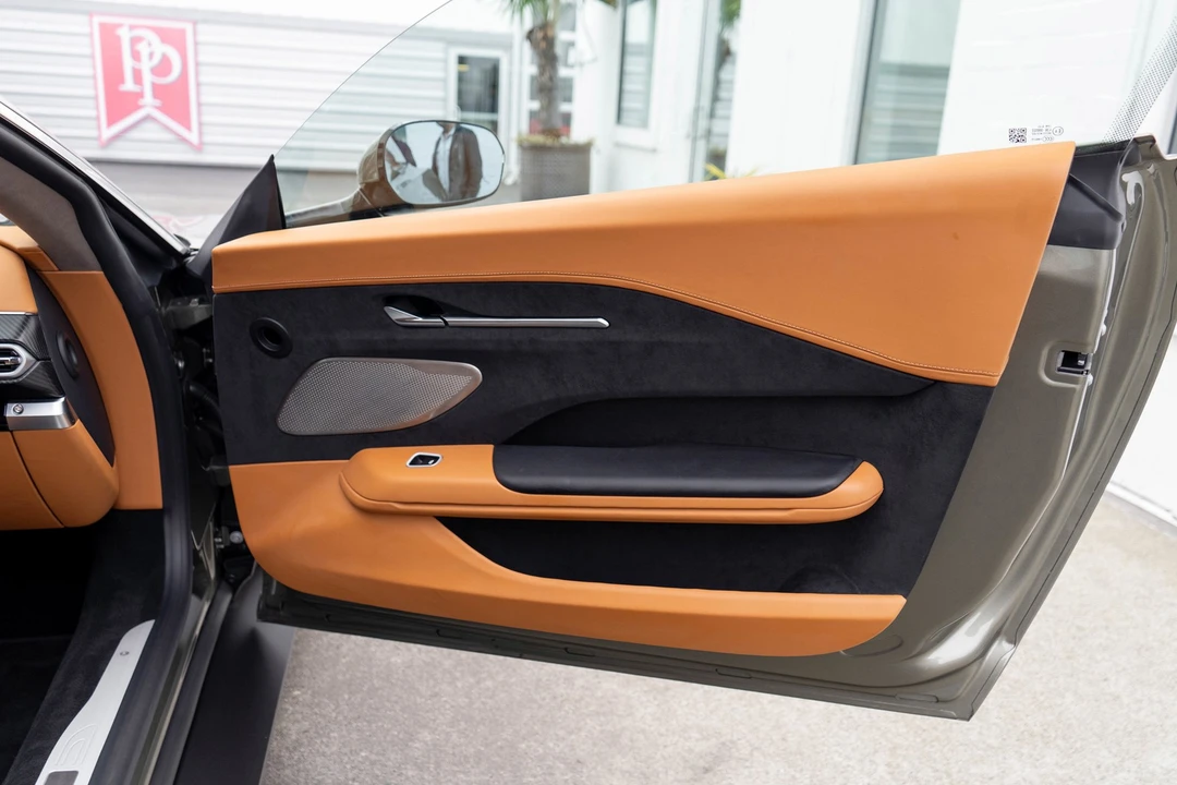 2025 Aston Martin Vantage - Image 21 of 31