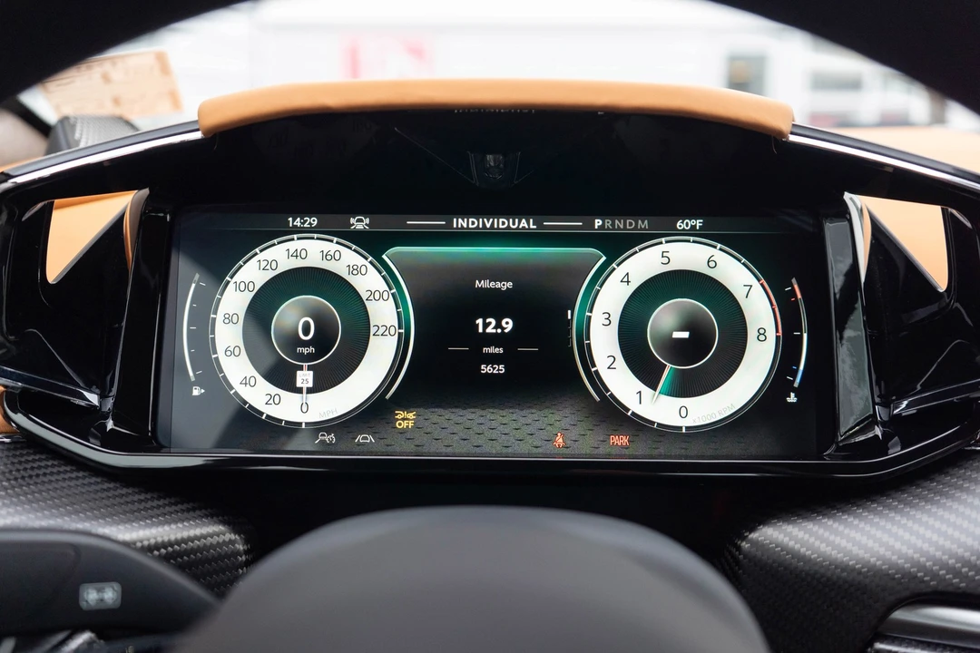 2025 Aston Martin Vantage - Image 4 of 31