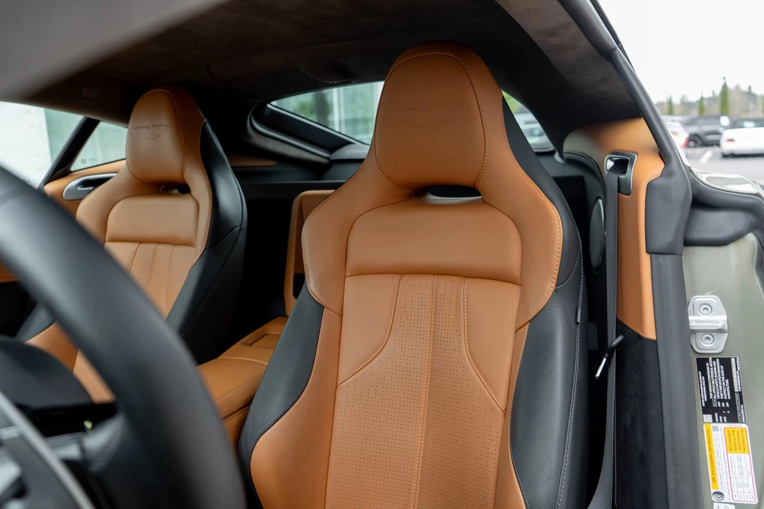 2025 Aston Martin V8 Vantage (2019+) - Image 9 of 31