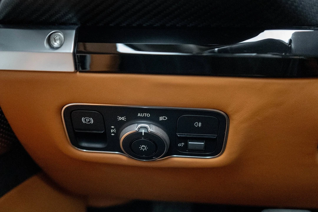 2025 Aston Martin Vantage - Image 14 of 31