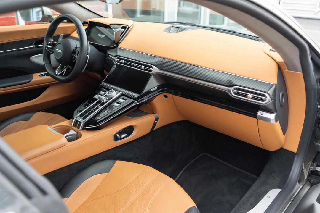 2025 Aston Martin V8 Vantage (2019+) - Image 20 of 31