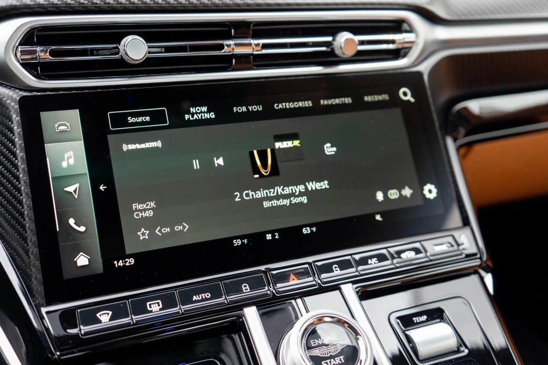 2025 Aston Martin Vantage - Image 17 of 31