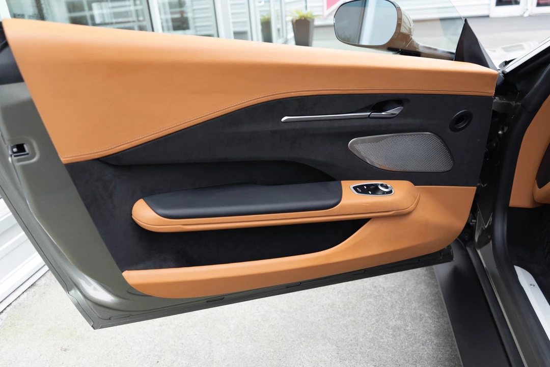 2025 Aston Martin Vantage - Image 12 of 31