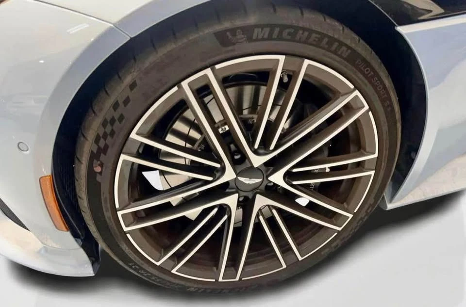2025 Aston Martin DB12 - Image 5 of 17