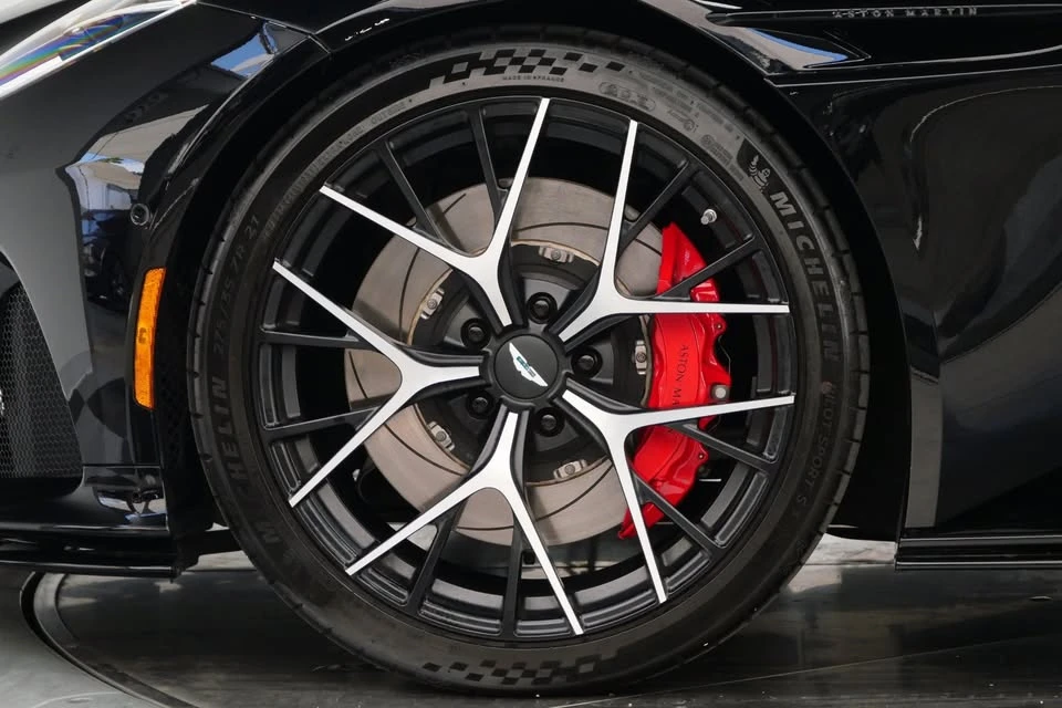 2025 Aston Martin DB12 - Image 6 of 15