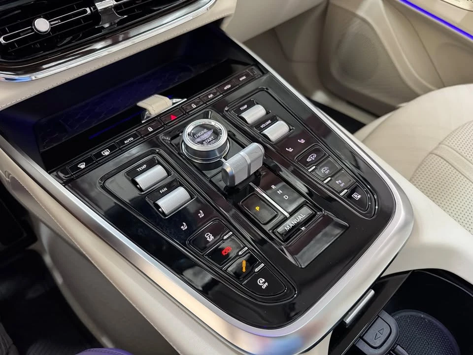 2025 Aston Martin DBX 707 - Image 8 of 14