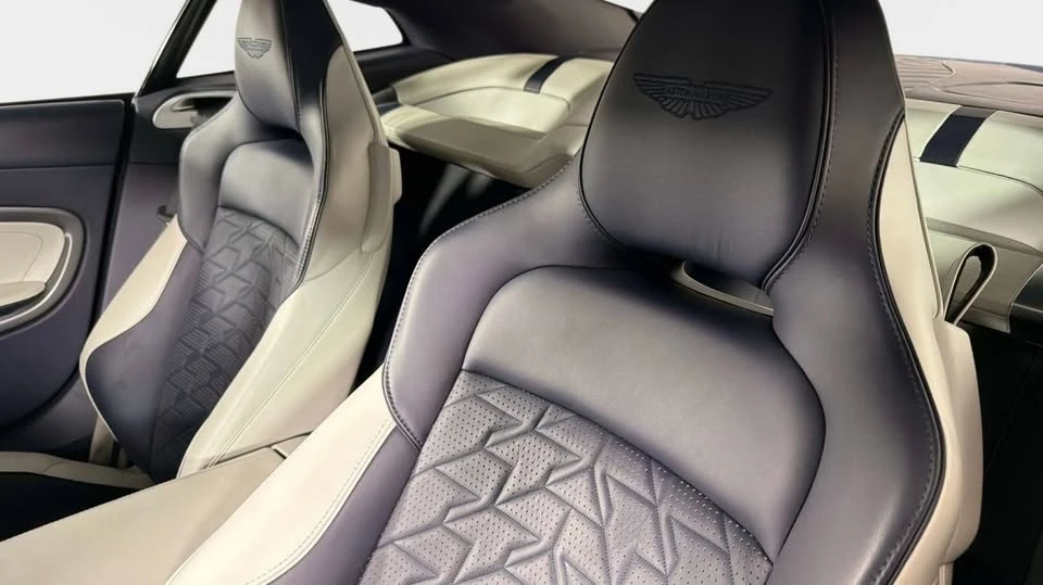 2025 Aston Martin Vanquish 3rd Gen - Image 17 of 20