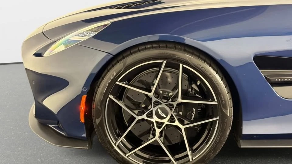 2025 Aston Martin Vanquish 3rd Gen - Image 13 of 20