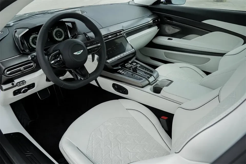 2025 Aston Martin Vanquish 3rd Gen - Image 18 of 19