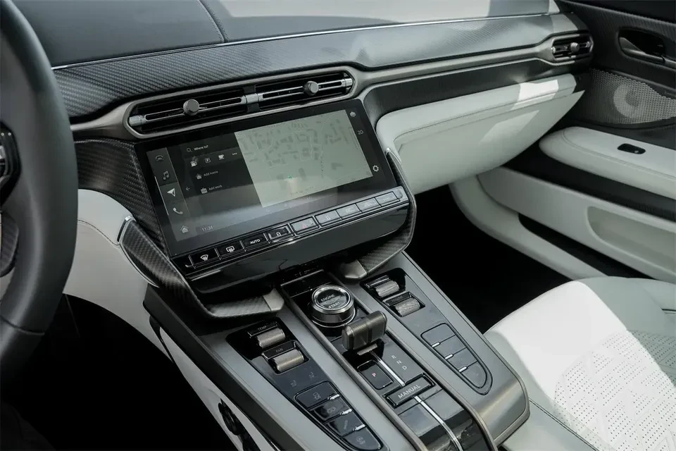 2025 Aston Martin Vanquish 3rd Gen - Image 16 of 19