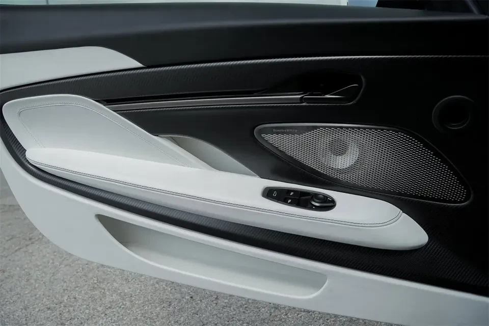 2025 Aston Martin Vanquish 3rd Gen - Image 9 of 19