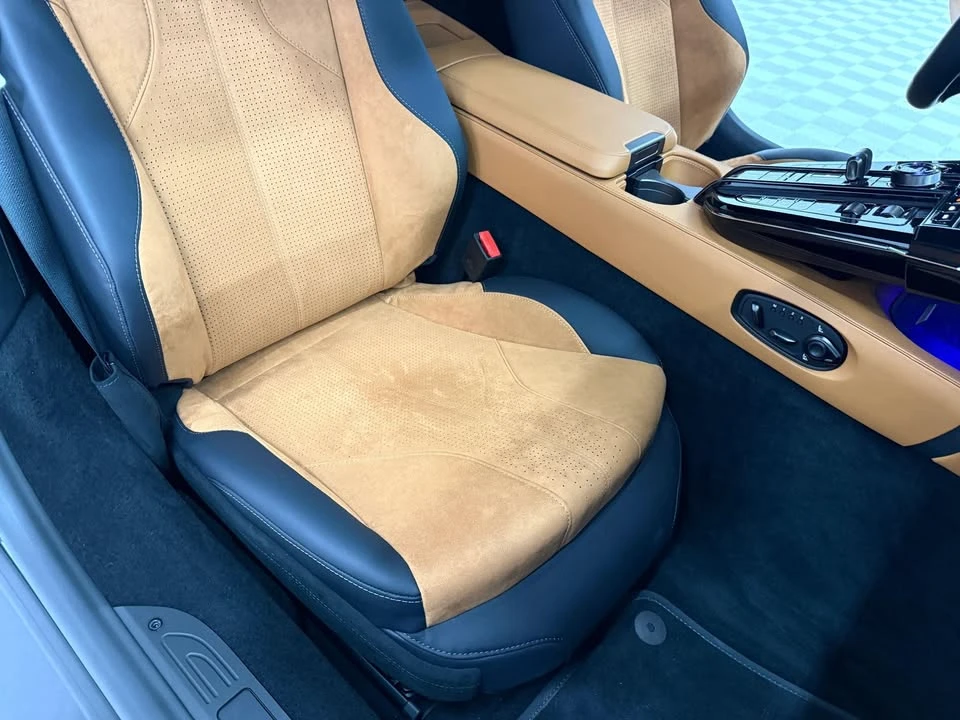 2025 Aston Martin V8 Vantage (2019+) - Image 15 of 19
