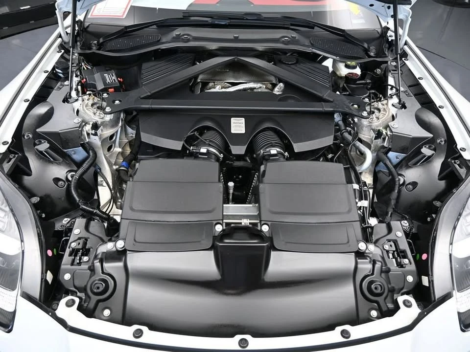 2025 Aston Martin V8 Vantage (2019+) - Image 9 of 19