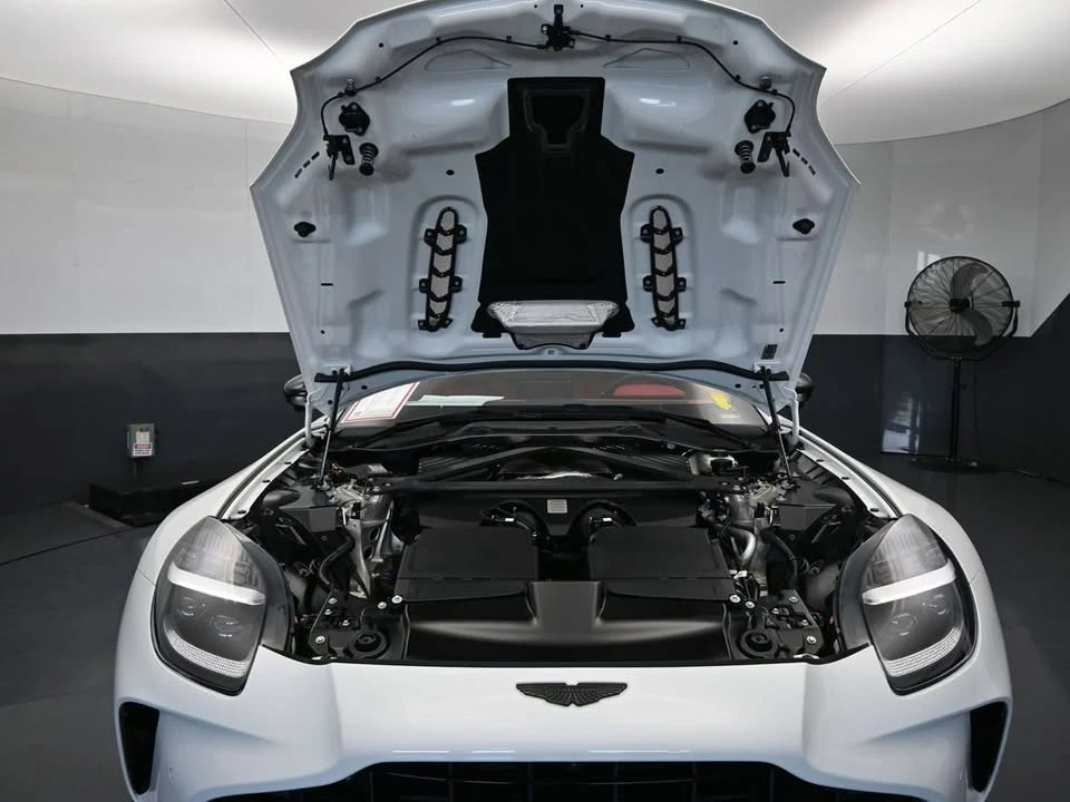 2025 Aston Martin V8 Vantage (2019+) - Image 8 of 19