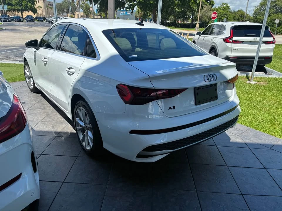 2025 Audi 8Y A3 - Image 4 of 5