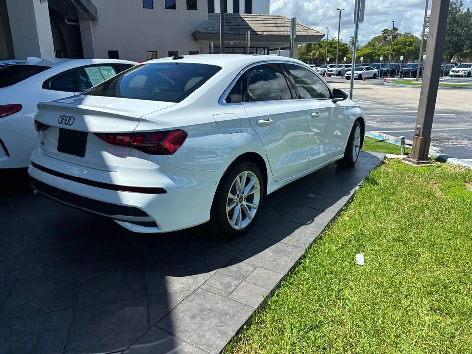 2025 Audi 8Y A3 - Image 3 of 5