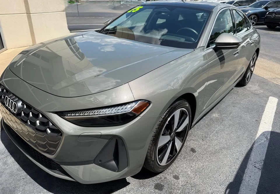 2025 Audi B10 A5 - Image 3 of 11