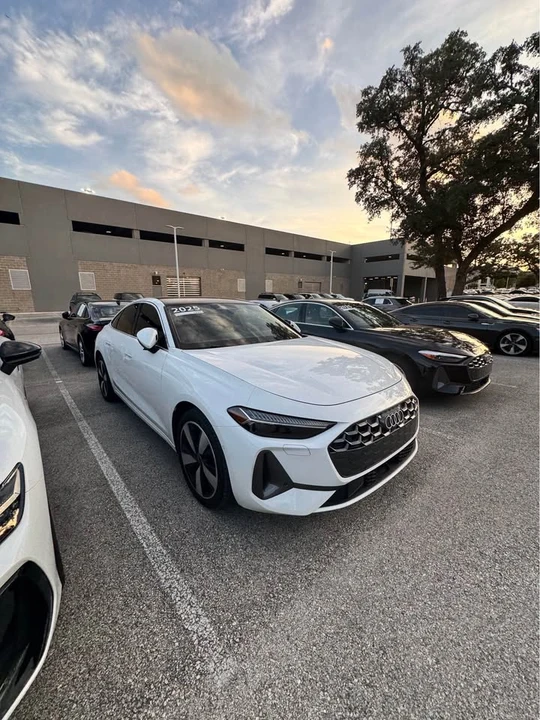 2025 Audi B10 A5 - Image 2 of 5