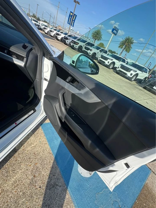 2025 Audi B10 A5 - Image 15 of 19