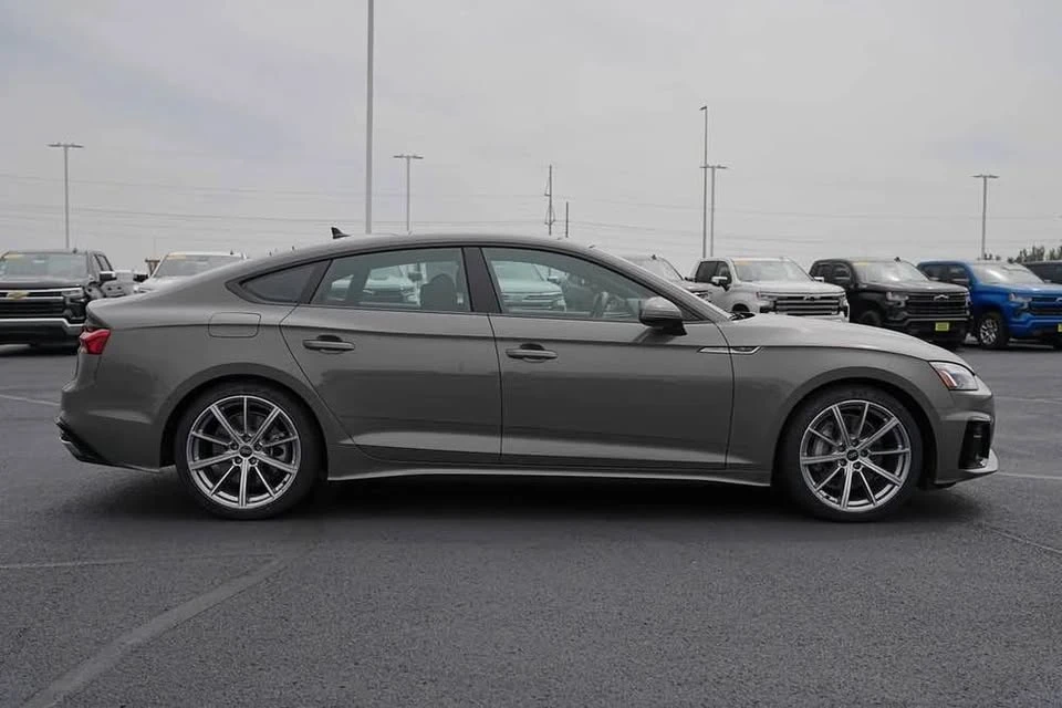2025 Audi B10 A5 - Image 2 of 11