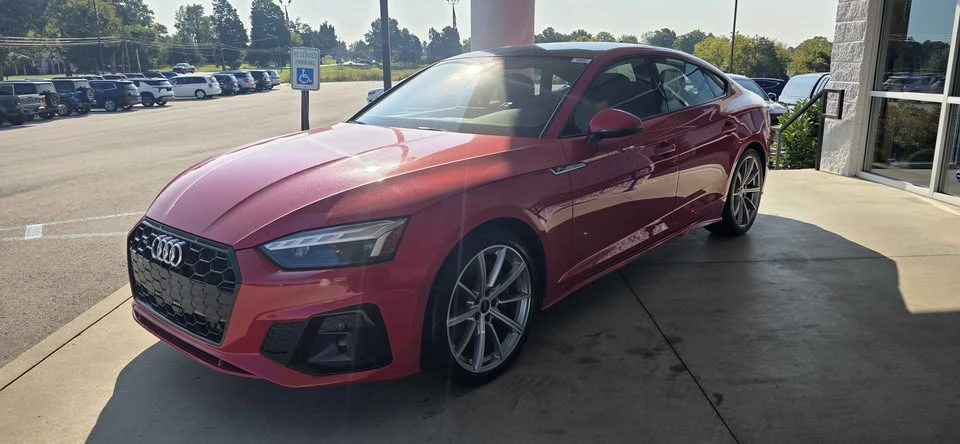 2025 Audi B10 A5 - Image 2 of 3