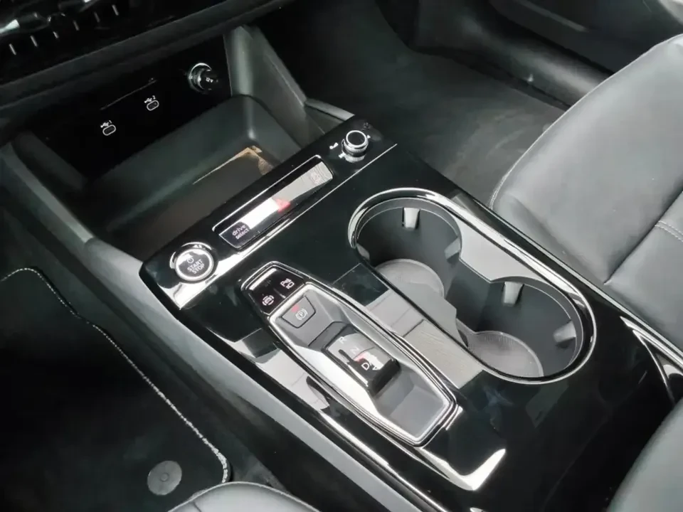 2025 Audi Q6 e-tron - Image 13 of 20