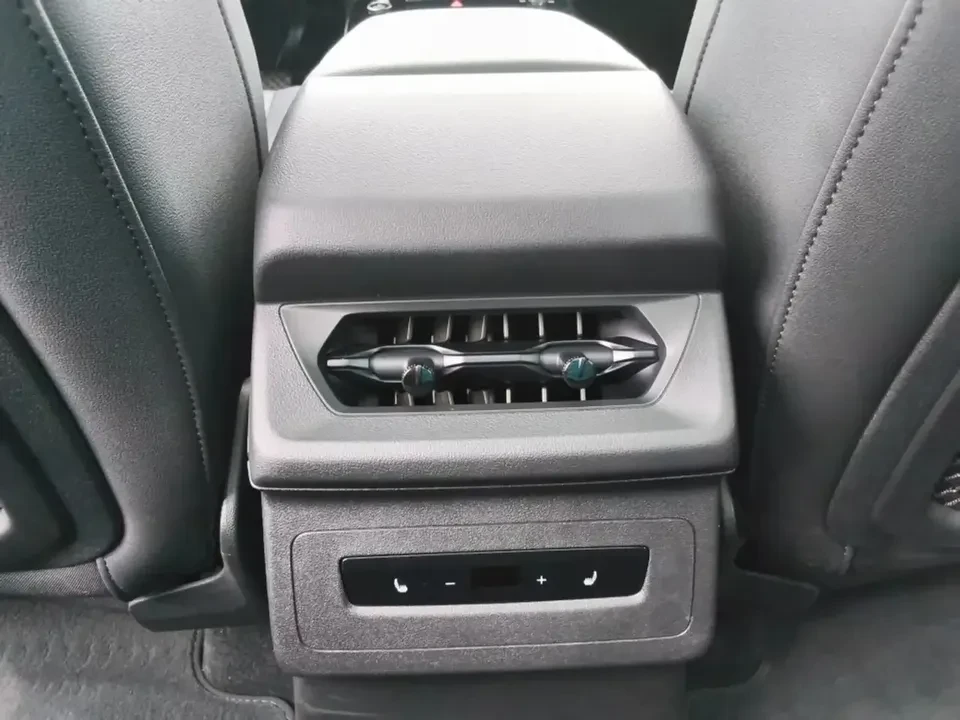 2025 Audi Q6 e-tron - Image 18 of 20