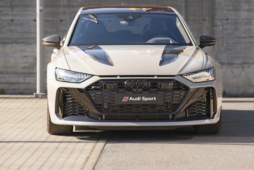 2025 Audi C8 RS6 - Image 10 of 31