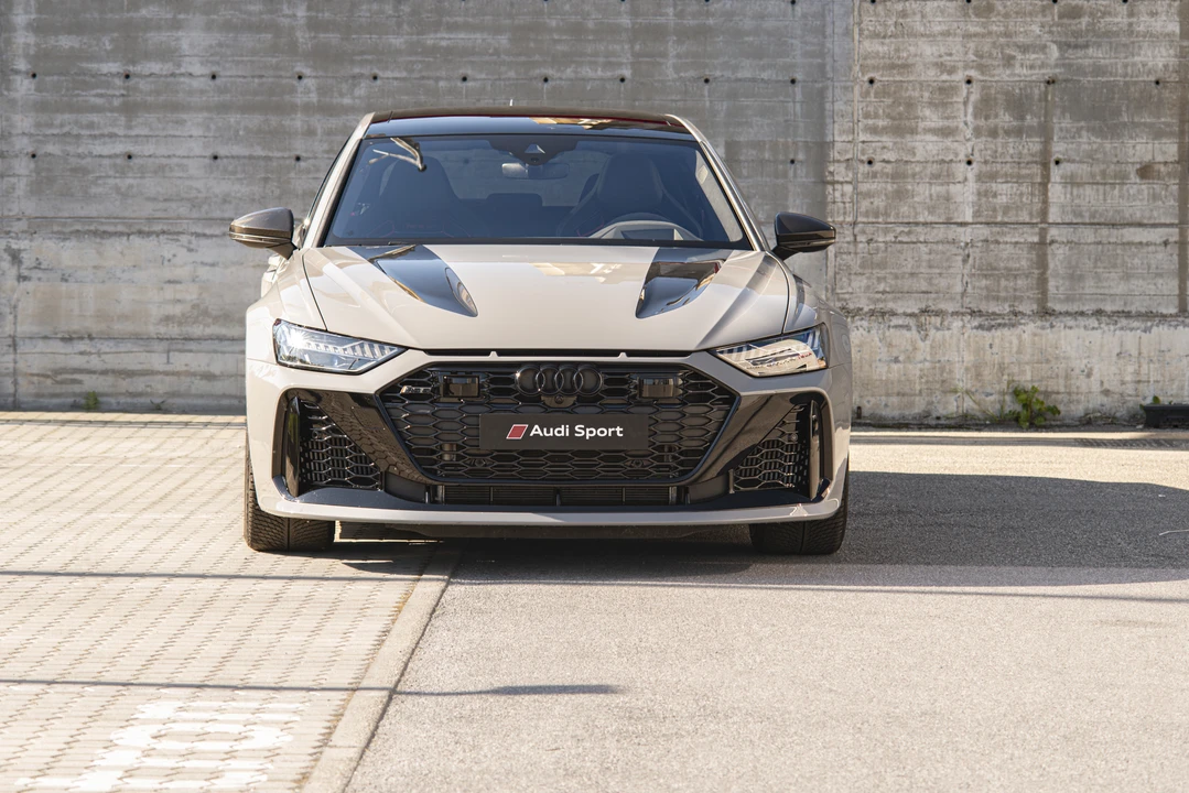 2025 Audi C8 RS6 - Image 2 of 31