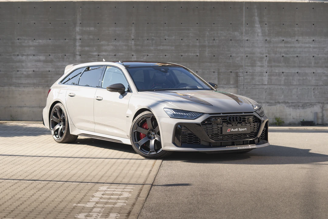 2025 Audi C8 RS6 - Image 14 of 31