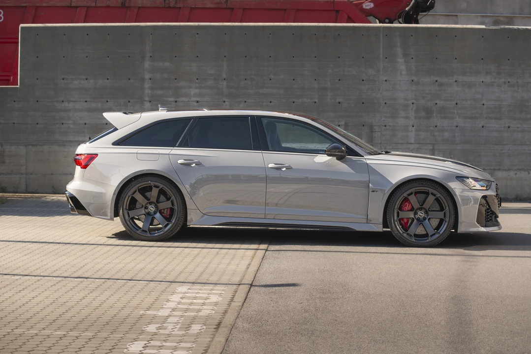 2025 Audi C8 RS6 - Image 8 of 31
