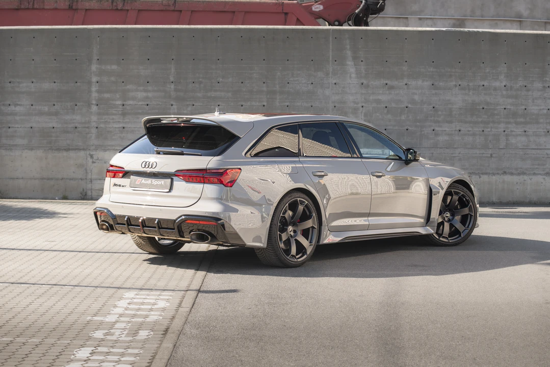 2025 Audi C8 RS6 - Image 7 of 31