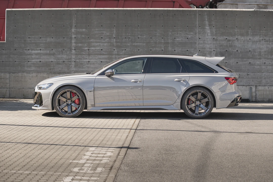 2025 Audi C8 RS6 - Image 4 of 31