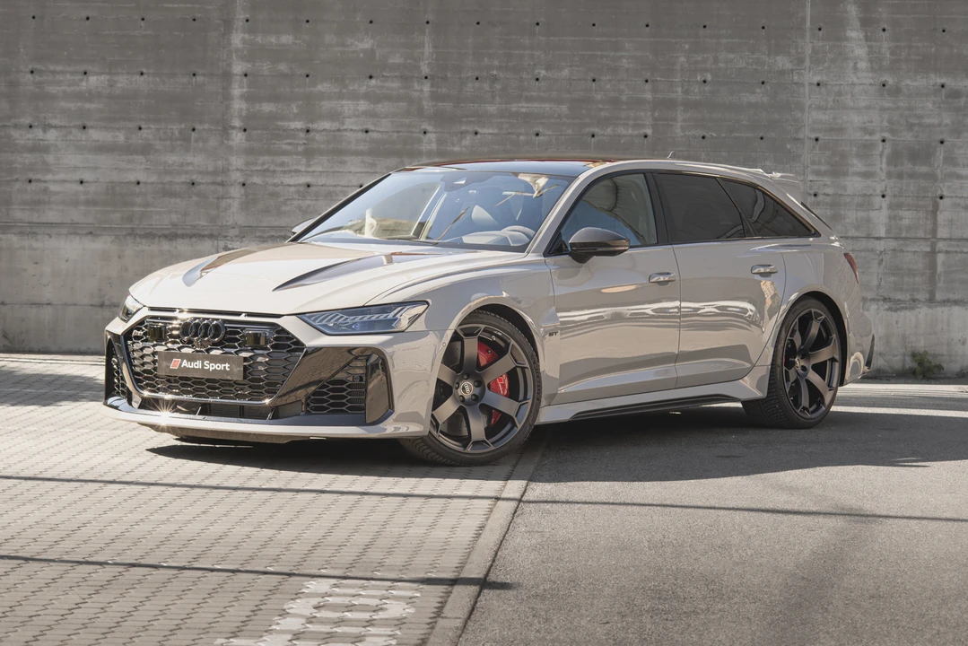 2025 Audi C8 RS6 - Image 3 of 31