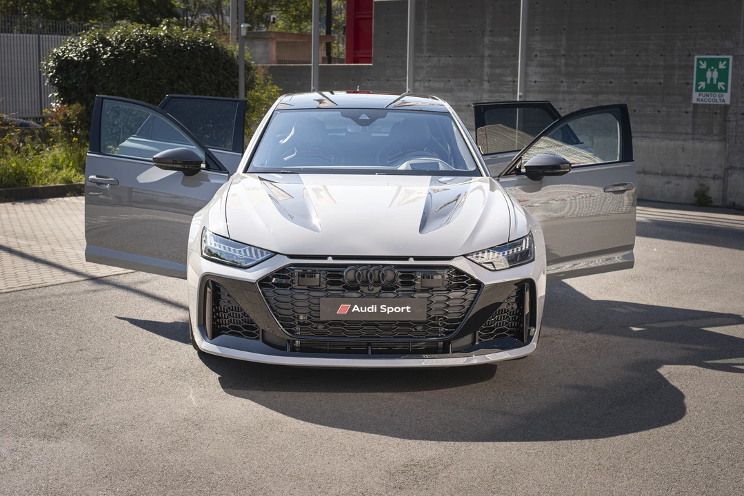 2025 Audi C8 RS6 - Image 11 of 31