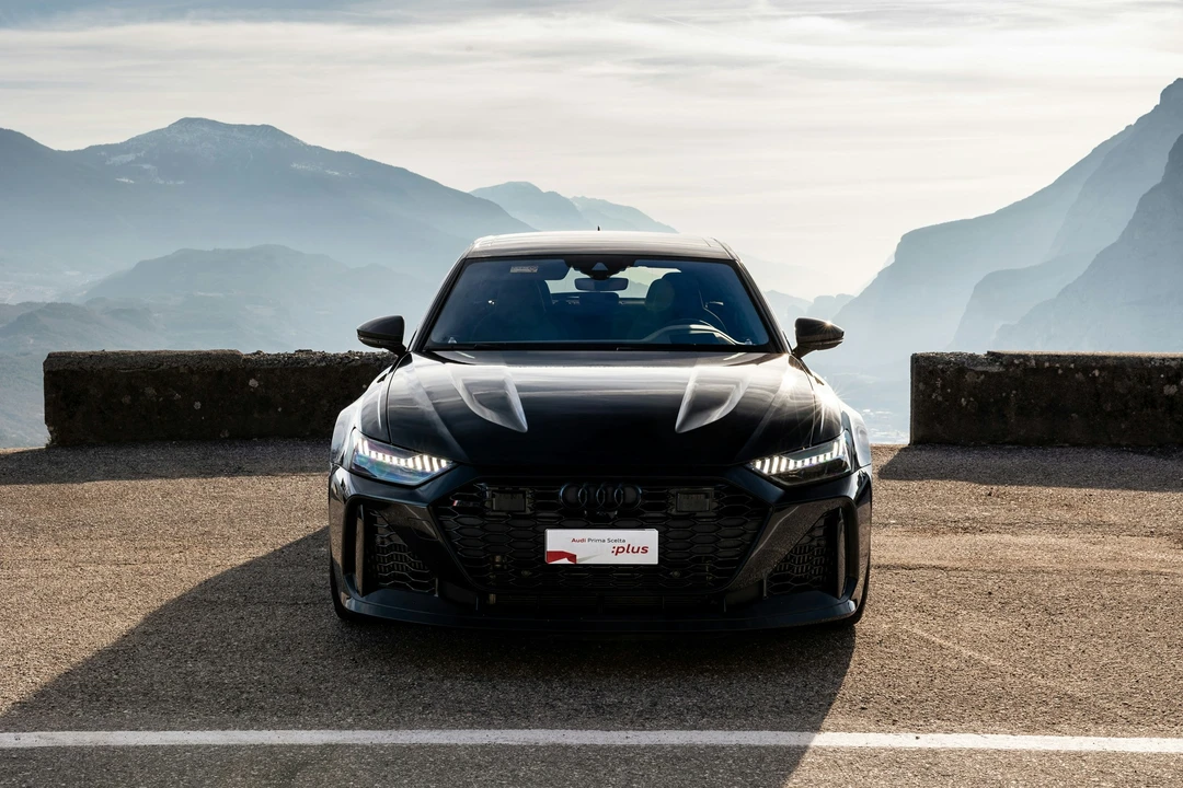 2025 Audi C8 RS6 - Image 2 of 21