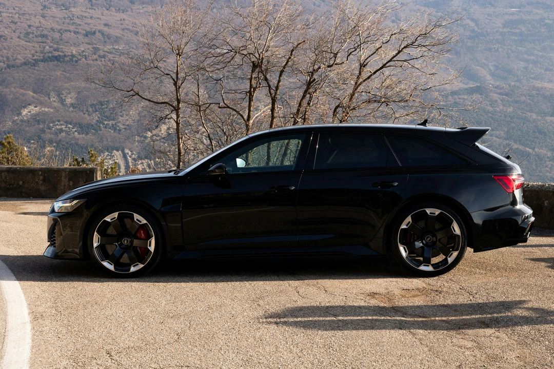 2025 Audi C8 RS6 - Image 9 of 21