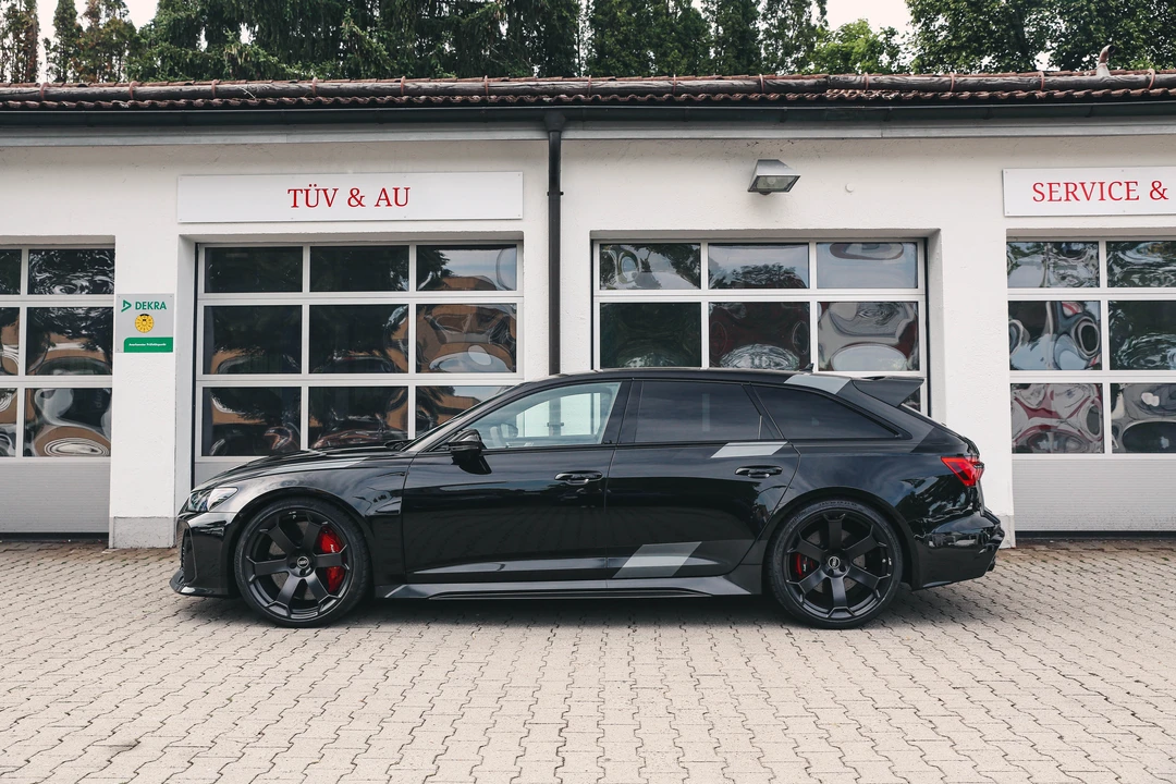 2025 Audi C8 RS6 - Image 2 of 31
