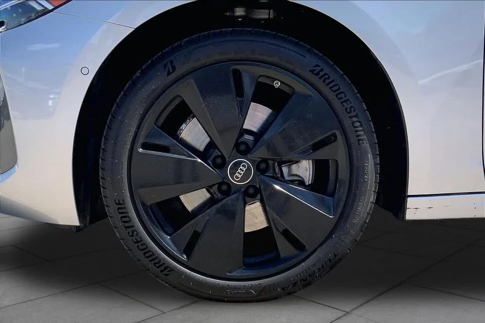 2025 Audi B10 A5 - Image 10 of 20