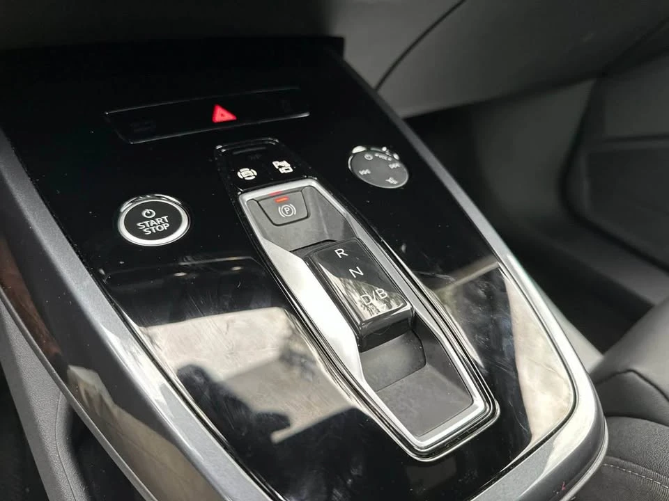 2025 Audi Q4 e-tron - Image 16 of 20
