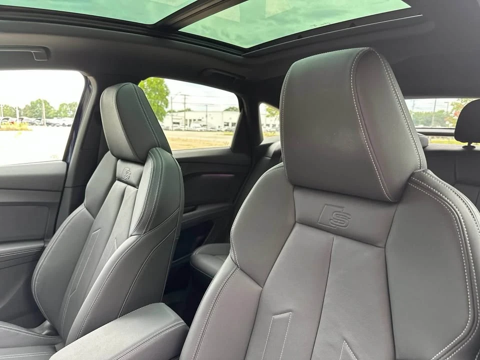 2025 Audi Q4 e-tron - Image 10 of 20