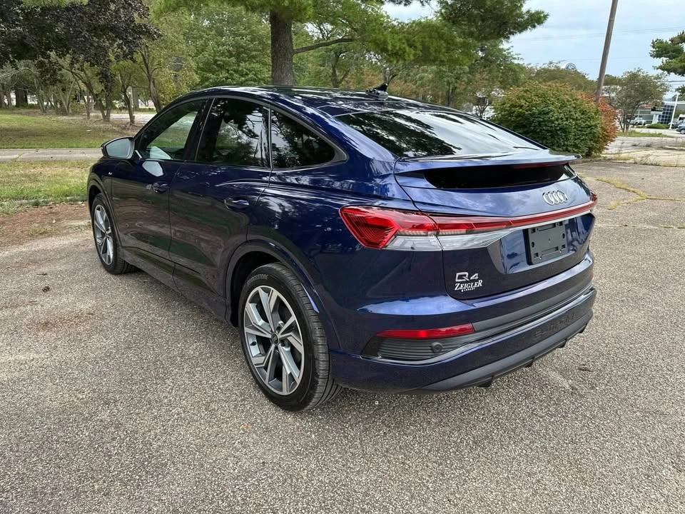 2025 Audi Q4 e-tron - Image 4 of 20