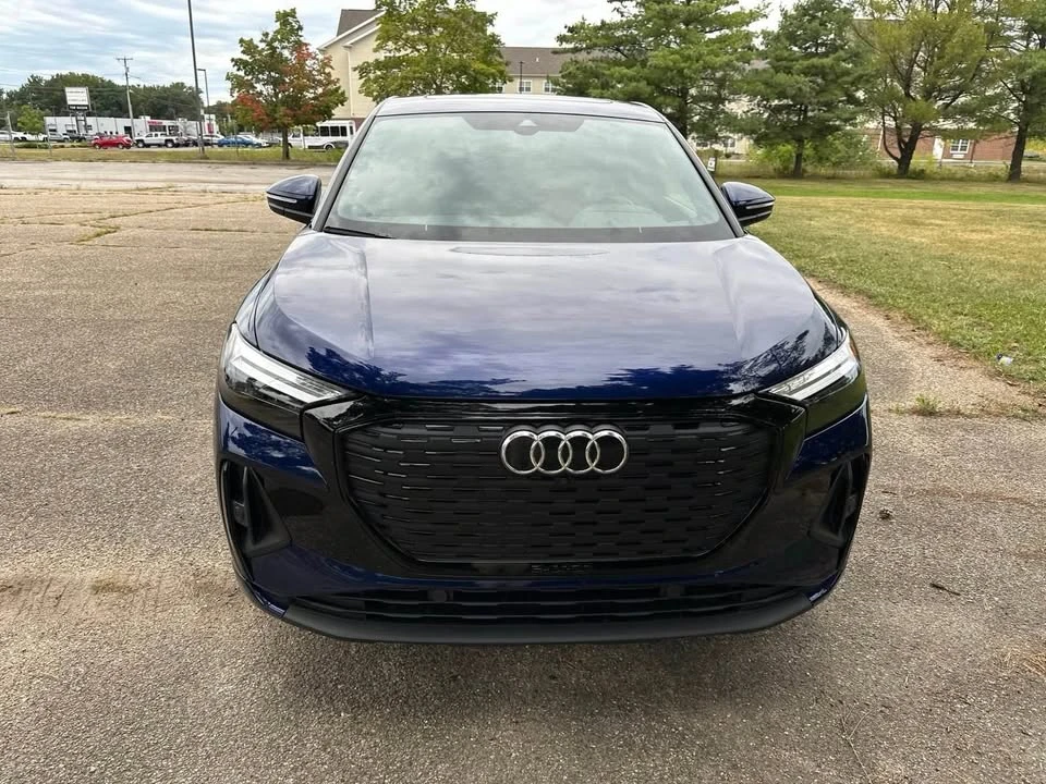 2025 Audi Q4 e-tron - Image 5 of 20