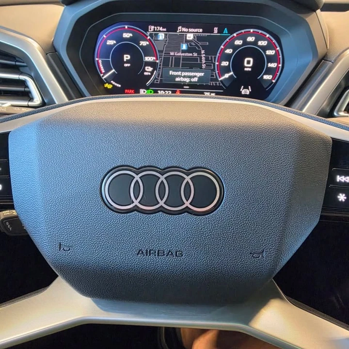 2025 Audi Q4 e-tron - Image 14 of 19