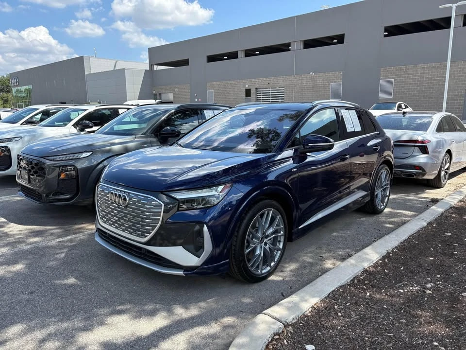 2025 Audi Q4 e-tron - Image 3 of 6
