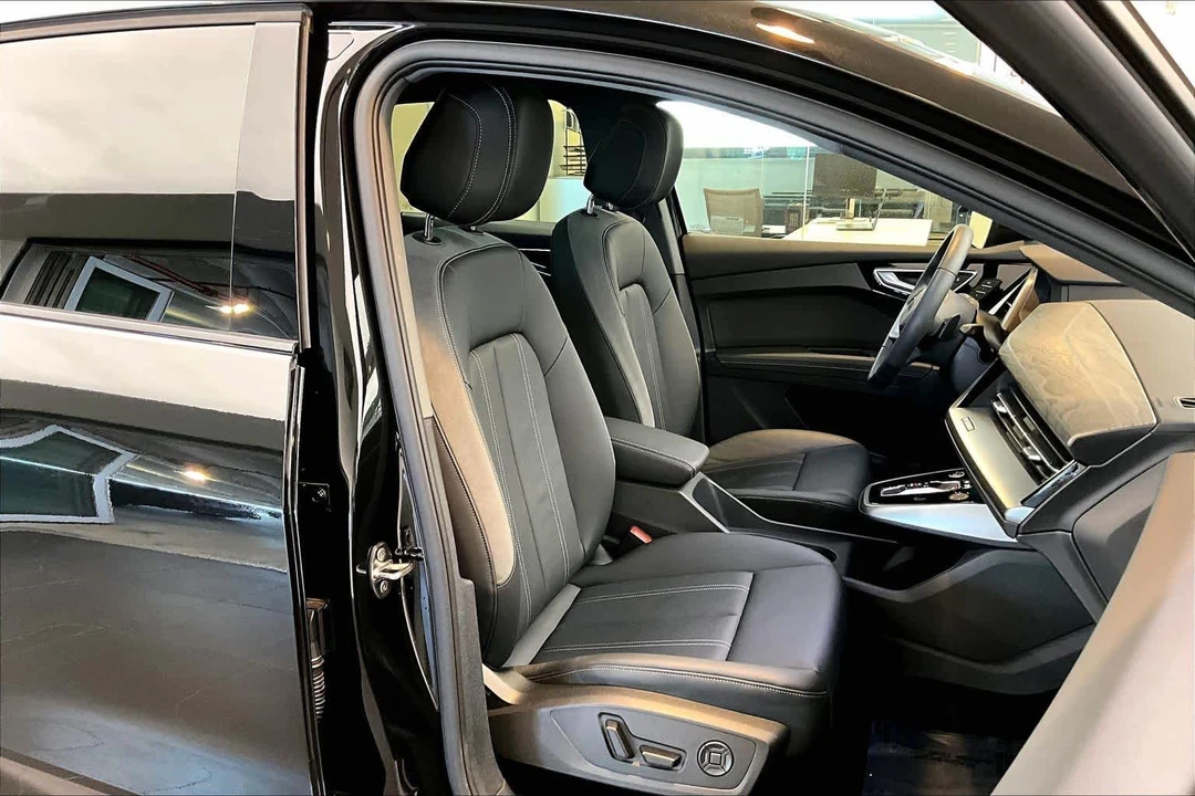 2025 Audi Q4 e-tron - Image 9 of 12